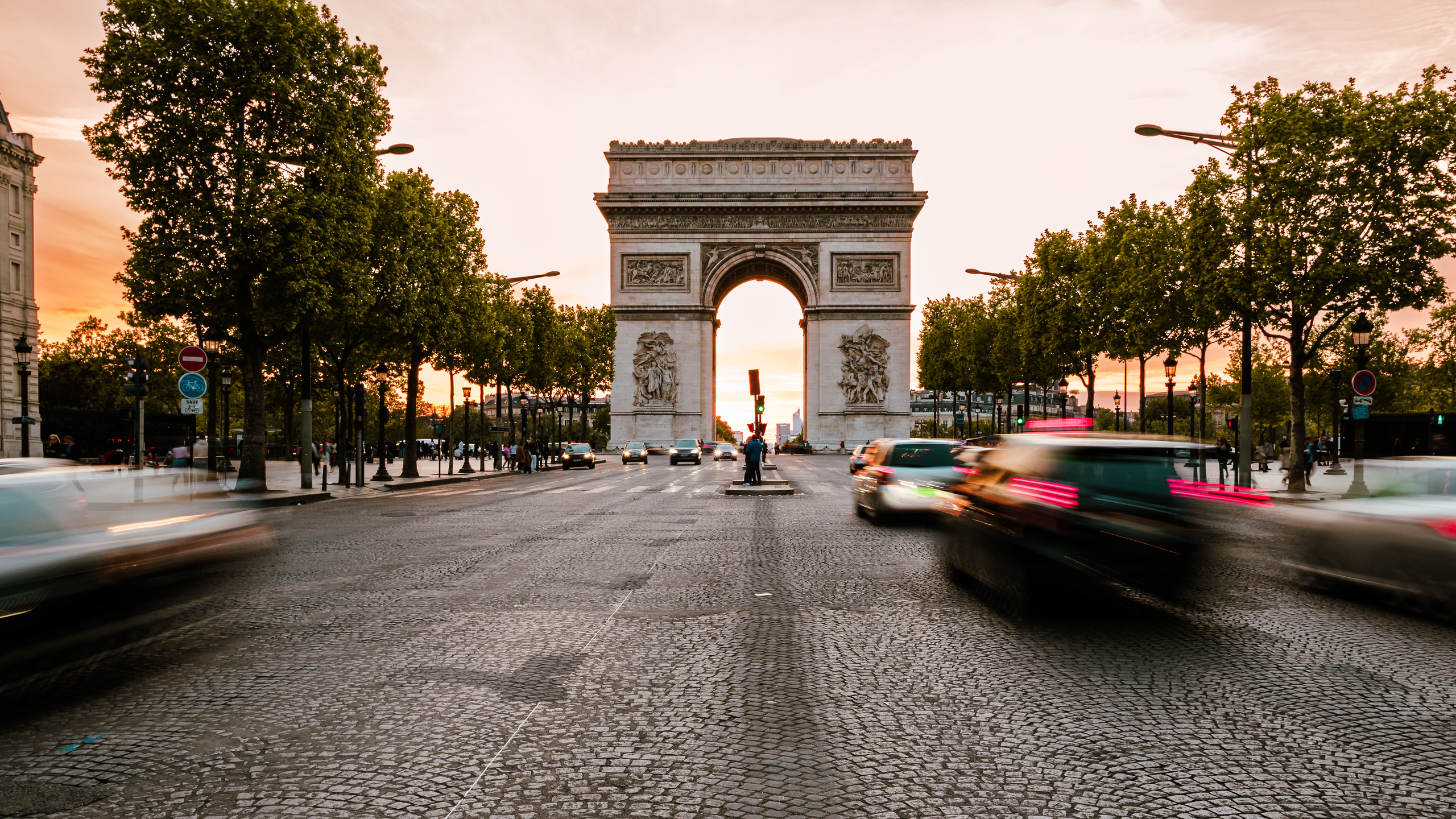 Av. des Champs-Élysées